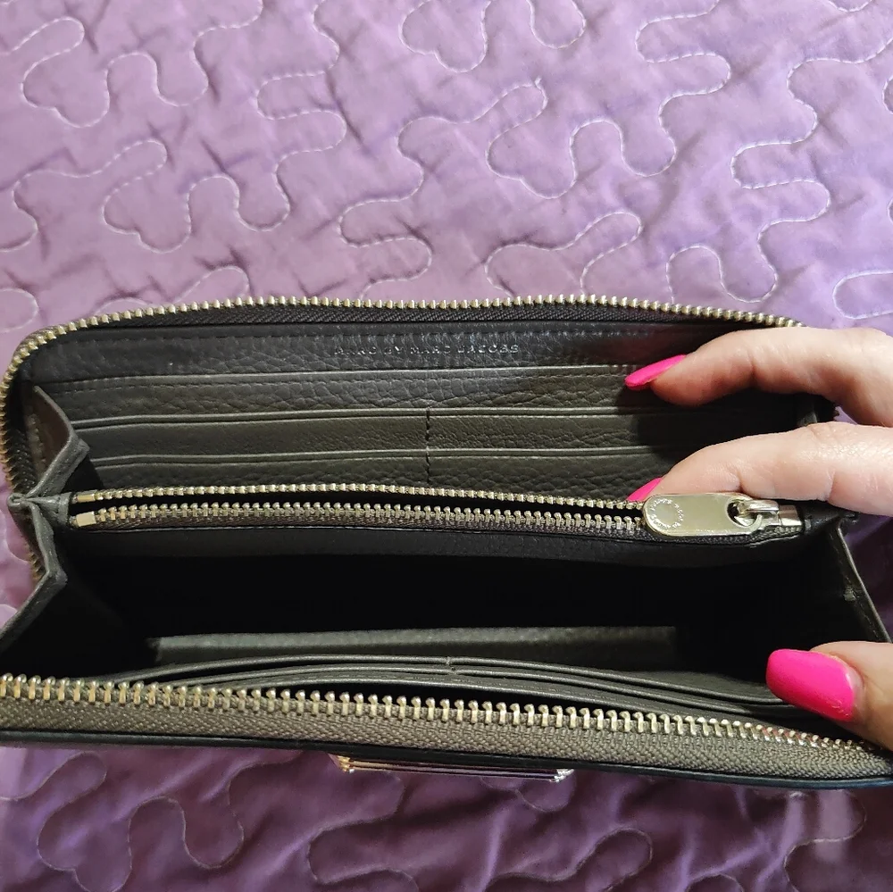 Marc Jacobs Gray Leather Zip-Around Wallet with Gold Plaque‎